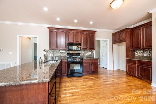 4726 Crystal Falls Avenue, Hickory, NC 28601
