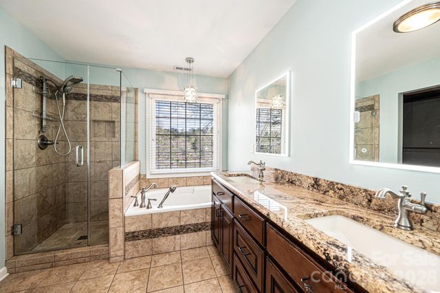 4726 Crystal Falls Avenue, Hickory, NC 28601