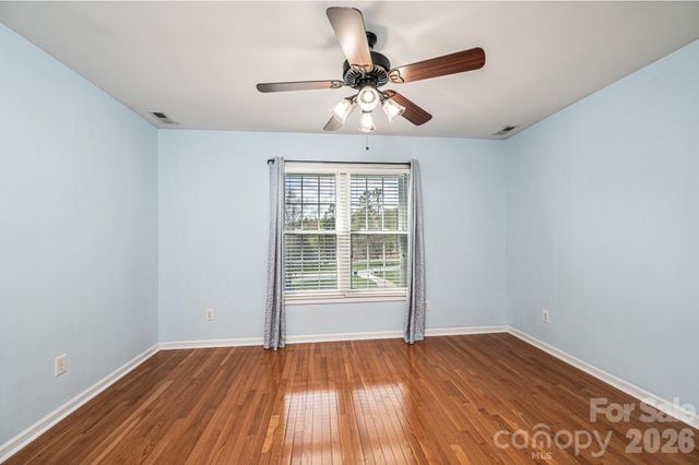 4726 Crystal Falls Avenue, Hickory, NC 28601