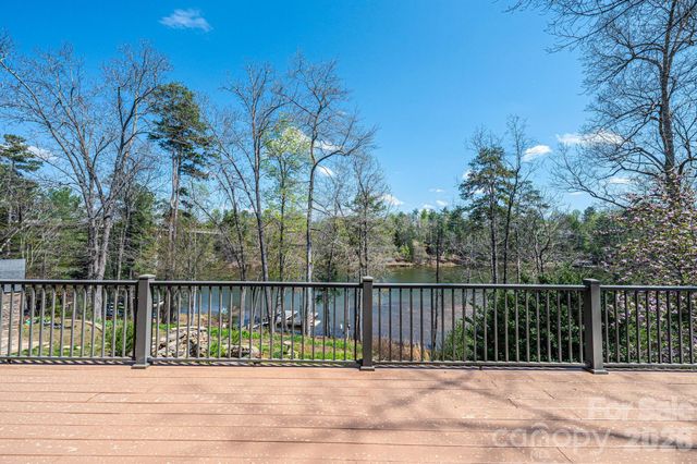 4726 Crystal Falls Avenue, Hickory, NC 28601