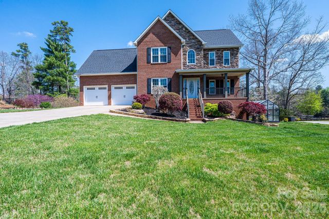 4726 Crystal Falls Avenue, Hickory, NC 28601
