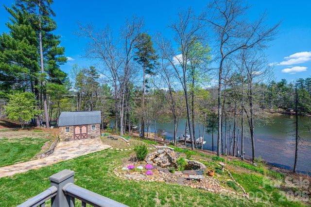 4726 Crystal Falls Avenue, Hickory, NC 28601
