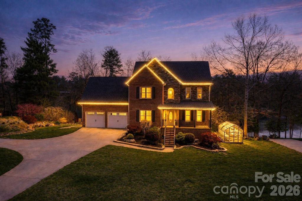 4726 Crystal Falls Avenue, Hickory, NC 28601