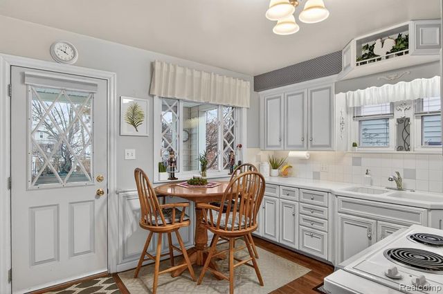 447 Maple Street, Wyandotte, MI 48192