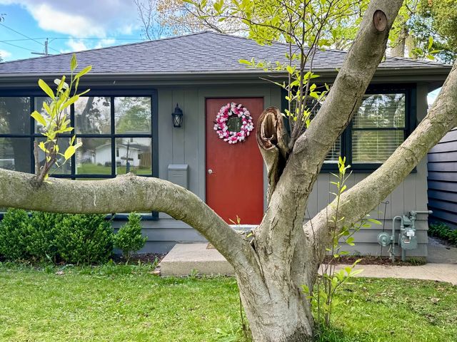 627 Woodward Avenue, Geneva, IL 60134