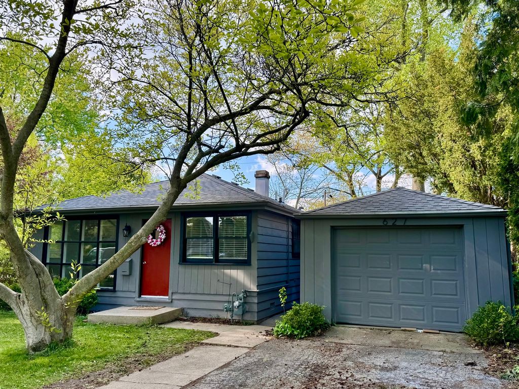 627 Woodward Avenue, Geneva, IL 60134