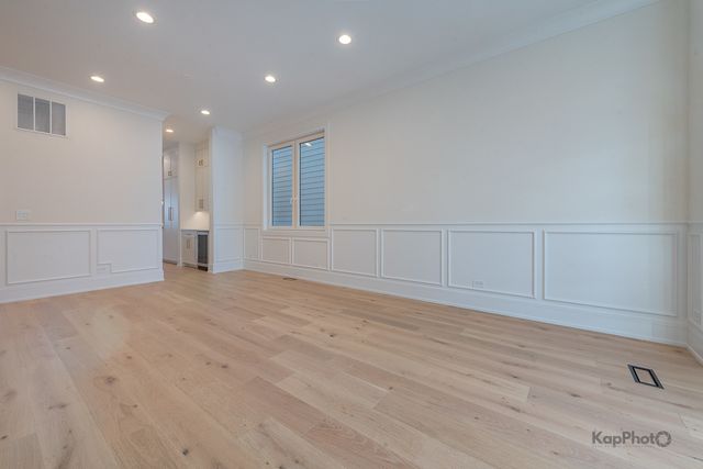 4017 N Albany Avenue, Chicago, IL 60618