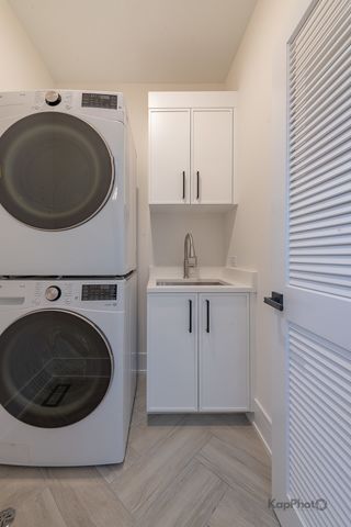 4017 N Albany Avenue, Chicago, IL 60618