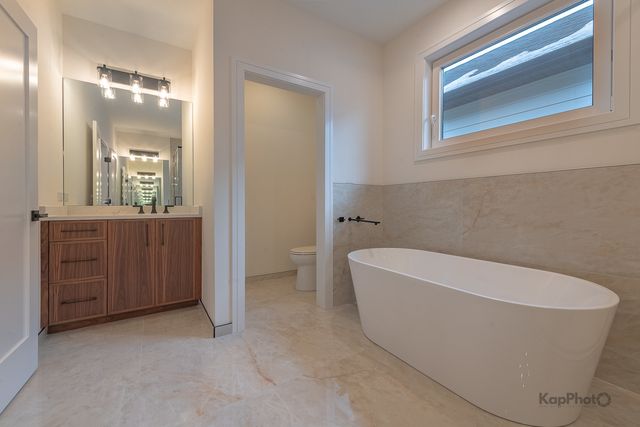 4017 N Albany Avenue, Chicago, IL 60618