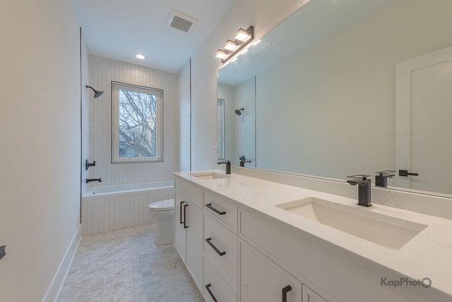 4017 N Albany Avenue, Chicago, IL 60618