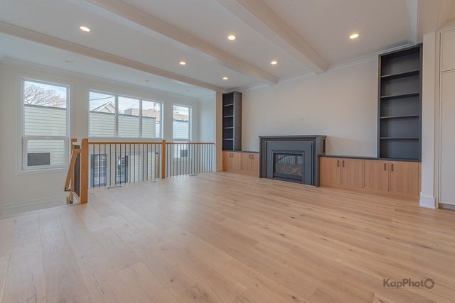 4017 N Albany Avenue, Chicago, IL 60618