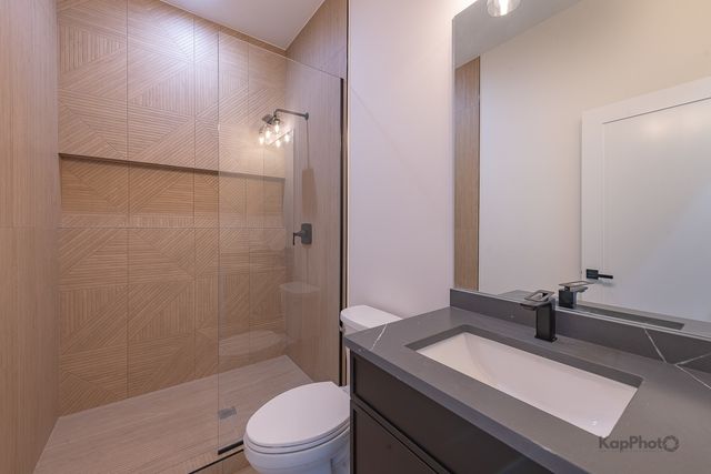 4017 N Albany Avenue, Chicago, IL 60618