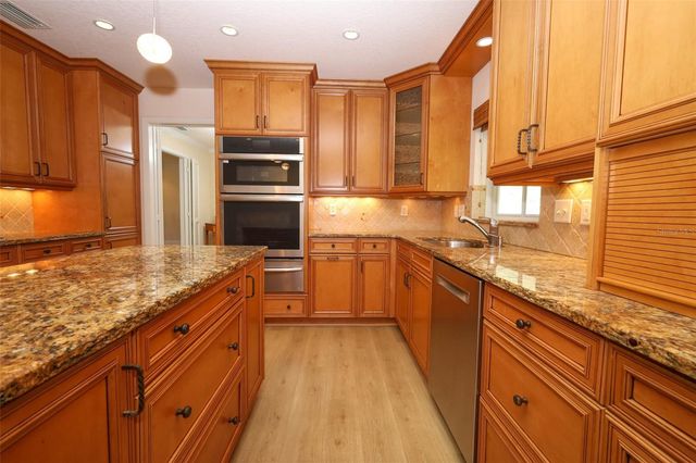 102 PINEVIEW CIRCLE, Altamonte Springs, FL 32714
