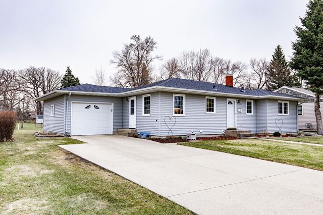 1731 Elm Street N, Fargo, ND 58102