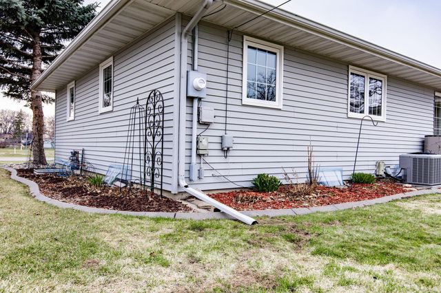 1731 Elm Street N, Fargo, ND 58102