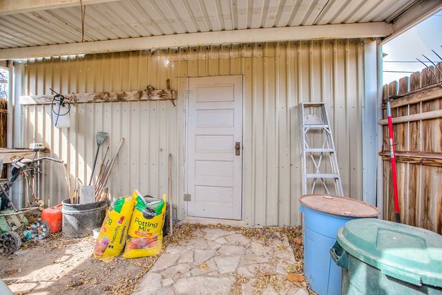 200 Sharp Avenue, Ballinger, TX 76821