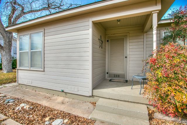 200 Sharp Avenue, Ballinger, TX 76821