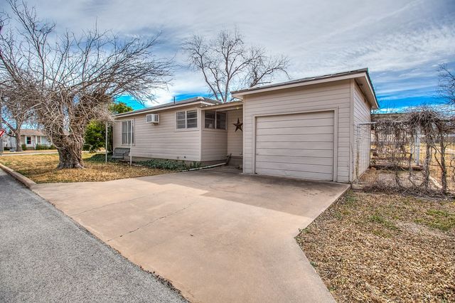 200 Sharp Avenue, Ballinger, TX 76821