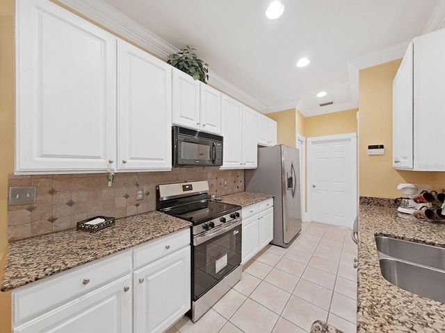 8609 ALEXANDRA ARBOR LANE, Temple Terrace, FL 33637