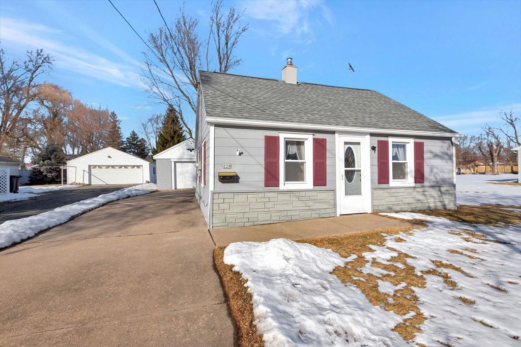 228 ALLEN AVENUE, Oshkosh, WI 54901