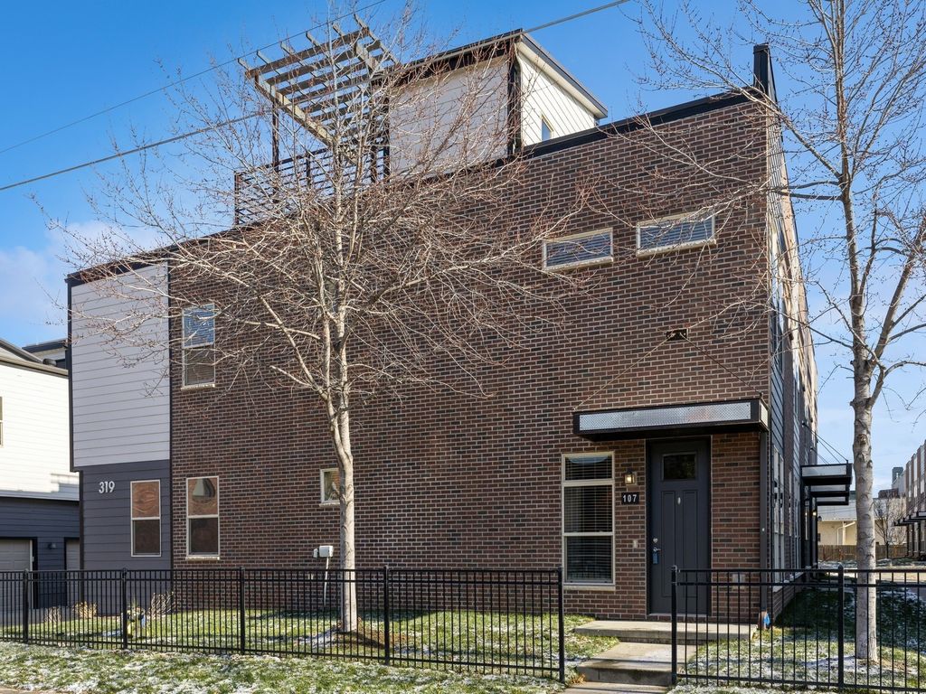 319 SW 7th Street 107, Des Moines, IA 50309