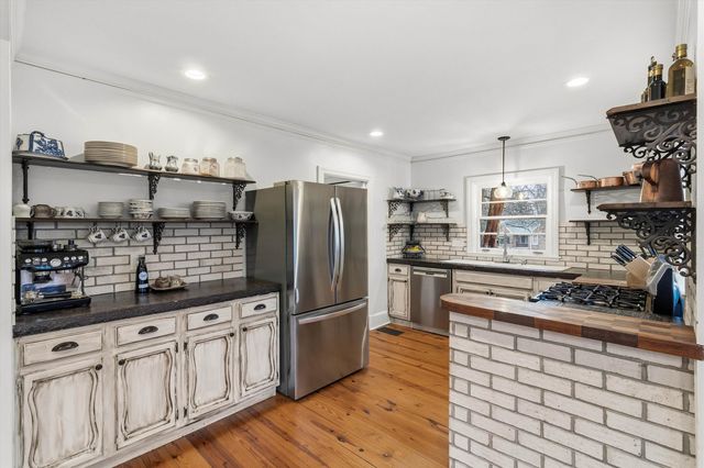 110 W POPLAR AVE, Collierville, TN 38017