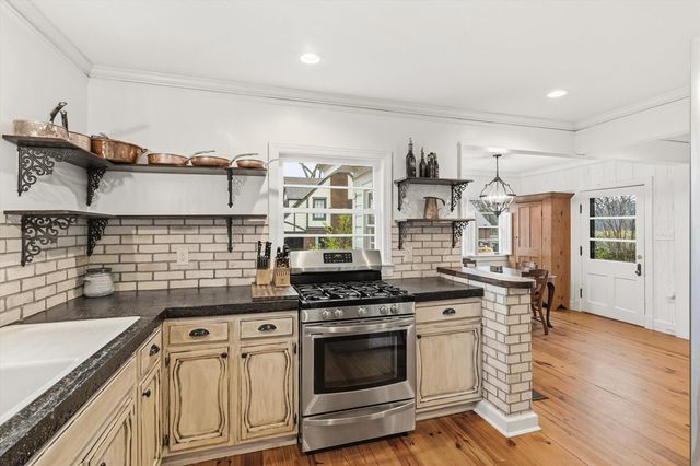 110 W POPLAR AVE, Collierville, TN 38017