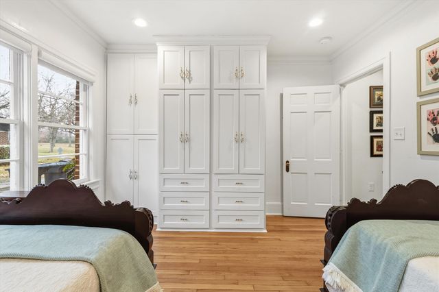 110 W POPLAR AVE, Collierville, TN 38017