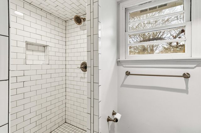 110 W POPLAR AVE, Collierville, TN 38017