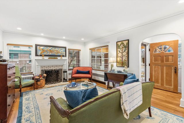 110 W POPLAR AVE, Collierville, TN 38017