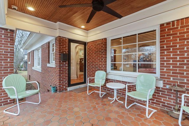 110 W POPLAR AVE, Collierville, TN 38017