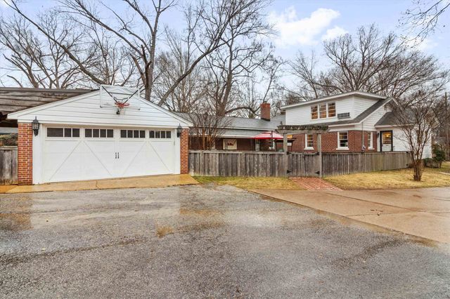 110 W POPLAR AVE, Collierville, TN 38017