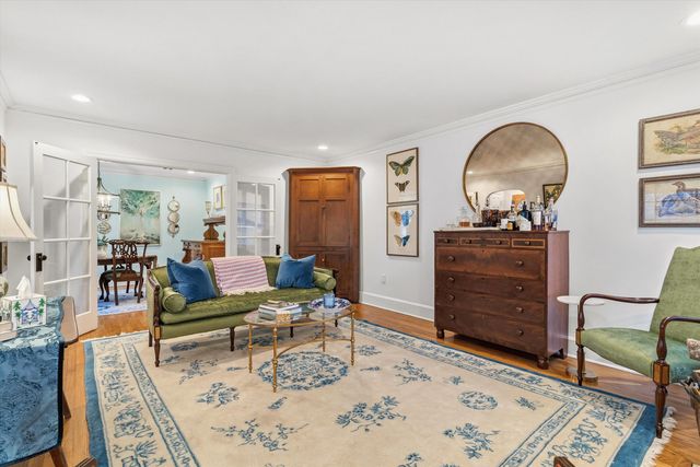 110 W POPLAR AVE, Collierville, TN 38017