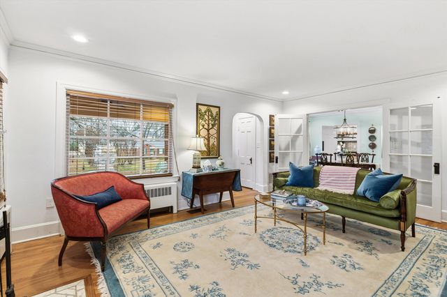 110 W POPLAR AVE, Collierville, TN 38017