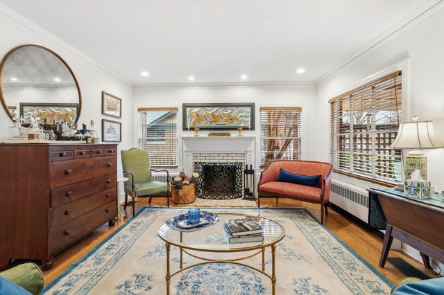 110 W POPLAR AVE, Collierville, TN 38017