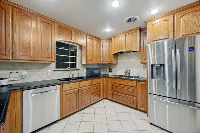 6401 Stonewall Street, Greenville, TX 75402