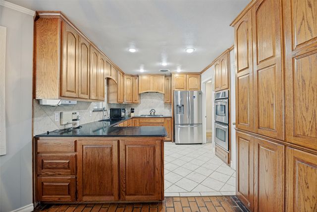 6401 Stonewall Street, Greenville, TX 75402
