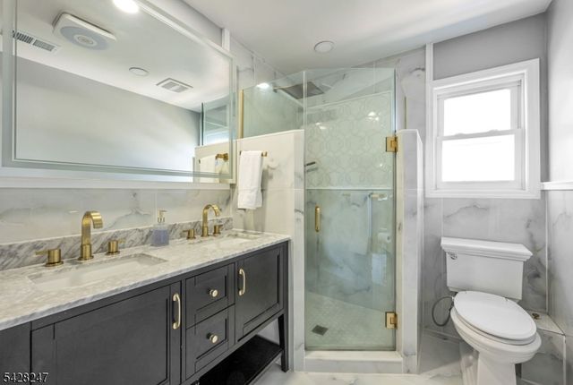 530 5Th Ave, Lyndhurst Twp., NJ 07071