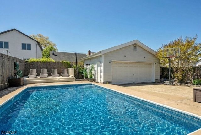 530 5Th Ave, Lyndhurst Twp., NJ 07071