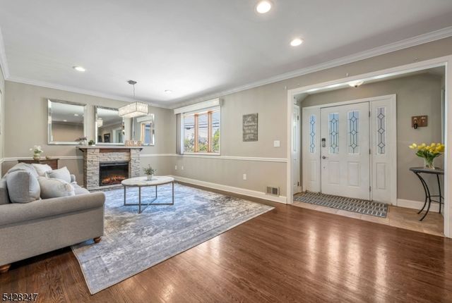 530 5Th Ave, Lyndhurst Twp., NJ 07071