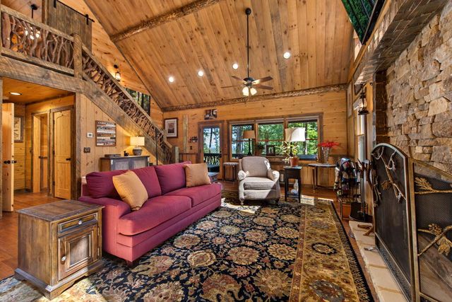 60 Oasis Drive, Blue Ridge, GA 30513