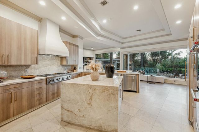 918 Huntington Cove, Houston, TX 77063