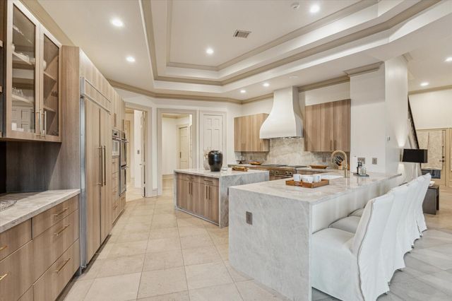 918 Huntington Cove, Houston, TX 77063