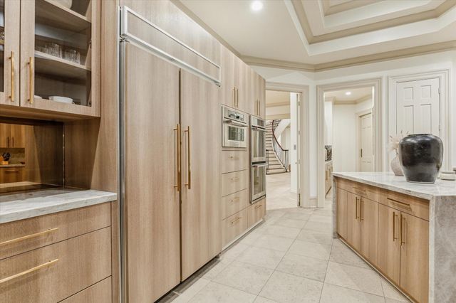 918 Huntington Cove, Houston, TX 77063