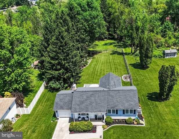 111 BUNKER HILL RD, New Cumberland, PA 17070