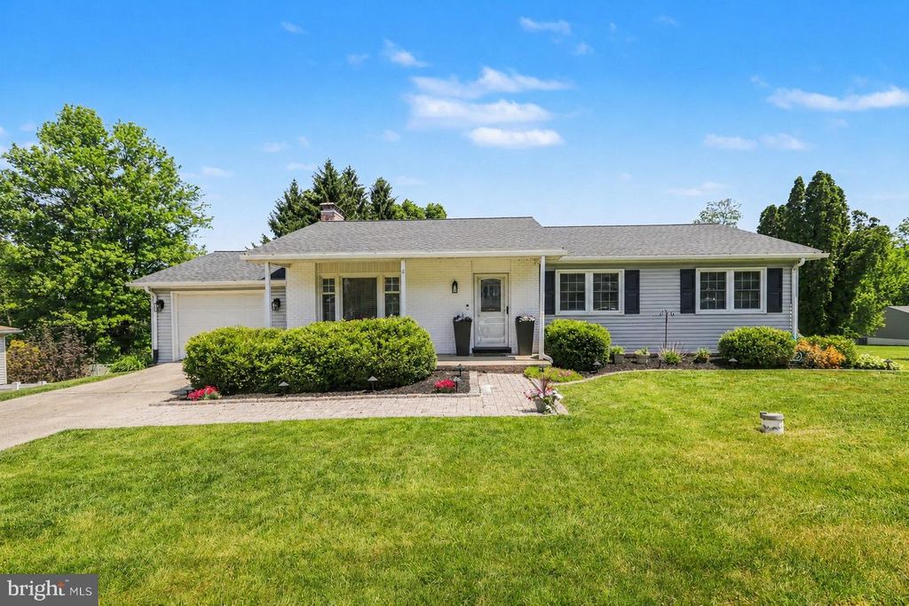 111 BUNKER HILL RD, New Cumberland, PA 17070