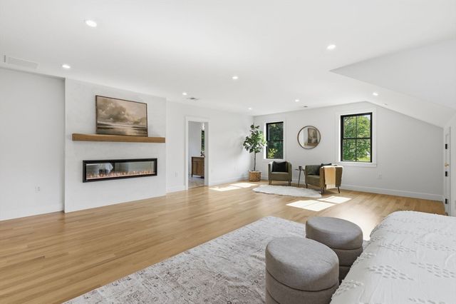 4 Eastern Ave, Burlington, MA 01803