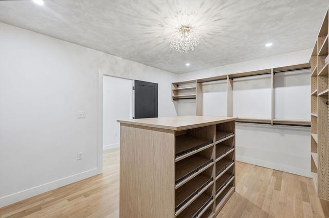4 Eastern Ave, Burlington, MA 01803