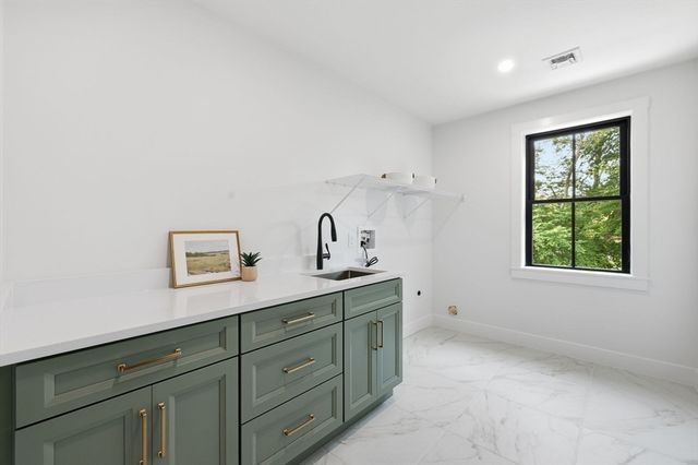 4 Eastern Ave, Burlington, MA 01803