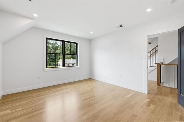 4 Eastern Ave, Burlington, MA 01803